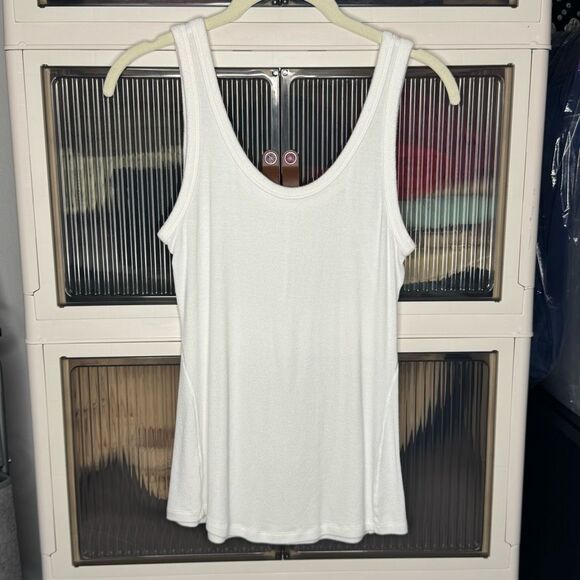 Lululemon Hold Tight Scoop Neck Tank Top White, 8, EUC - Picture 3 of 4
